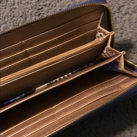 Medium hand held wallet - Picture 3 of 3